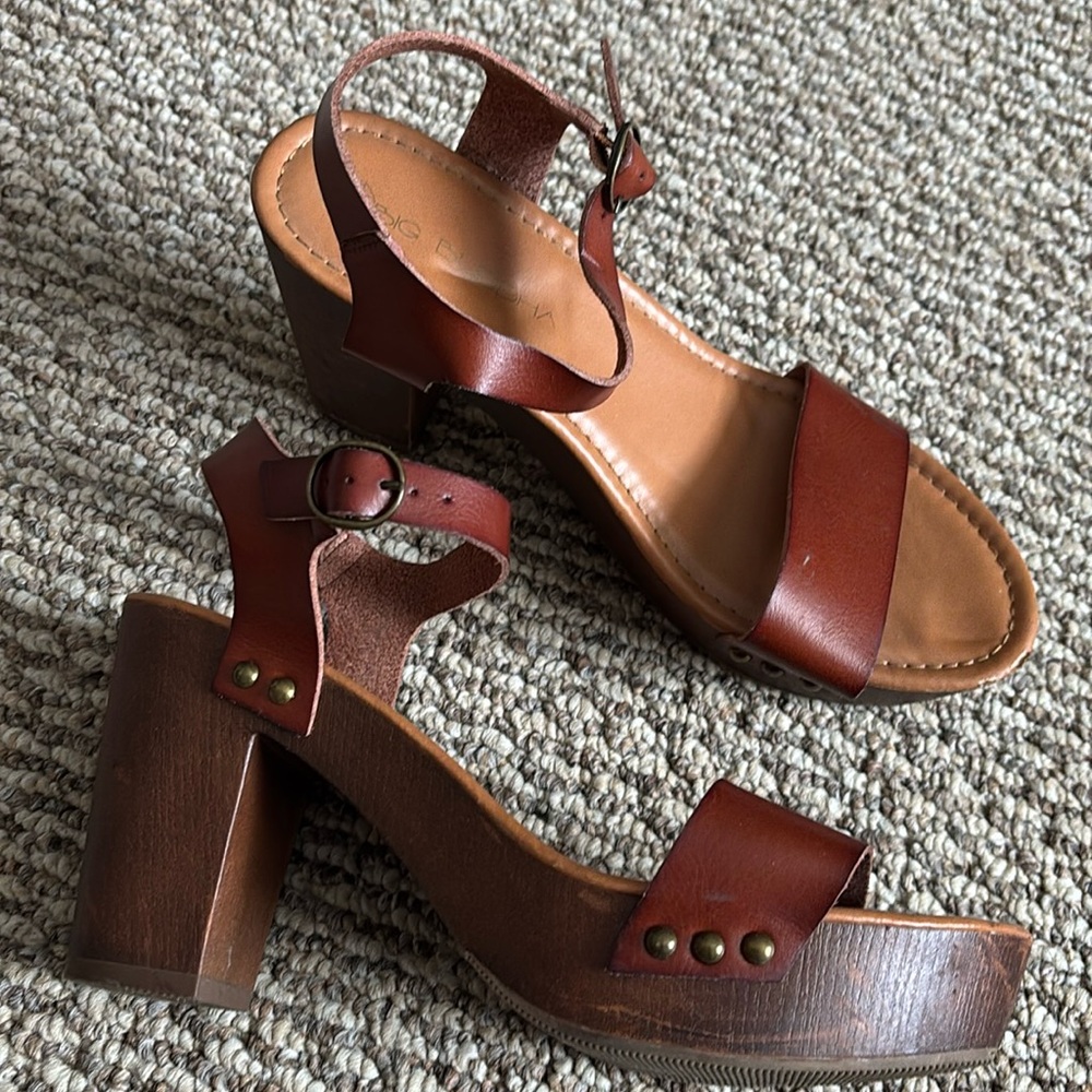 Groovy platform heels